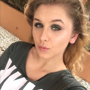 Meet your Posher, Daphne